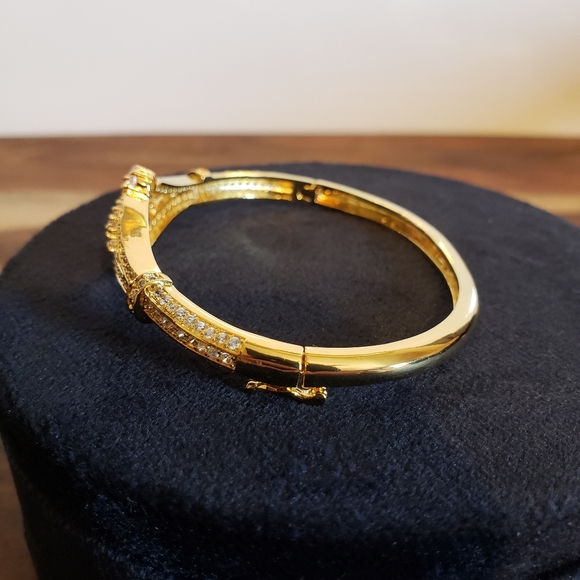 18K Gold Plated Bangle Bracelet - Picture 5 of 12